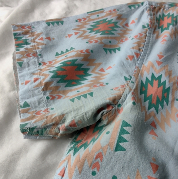 Men's fun and funky tribal/ southwest/ patterned 100% cotton button up T-shirt. - Picture 8 of 8